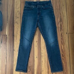 LEVIS PULL ON STRETCH JEANS